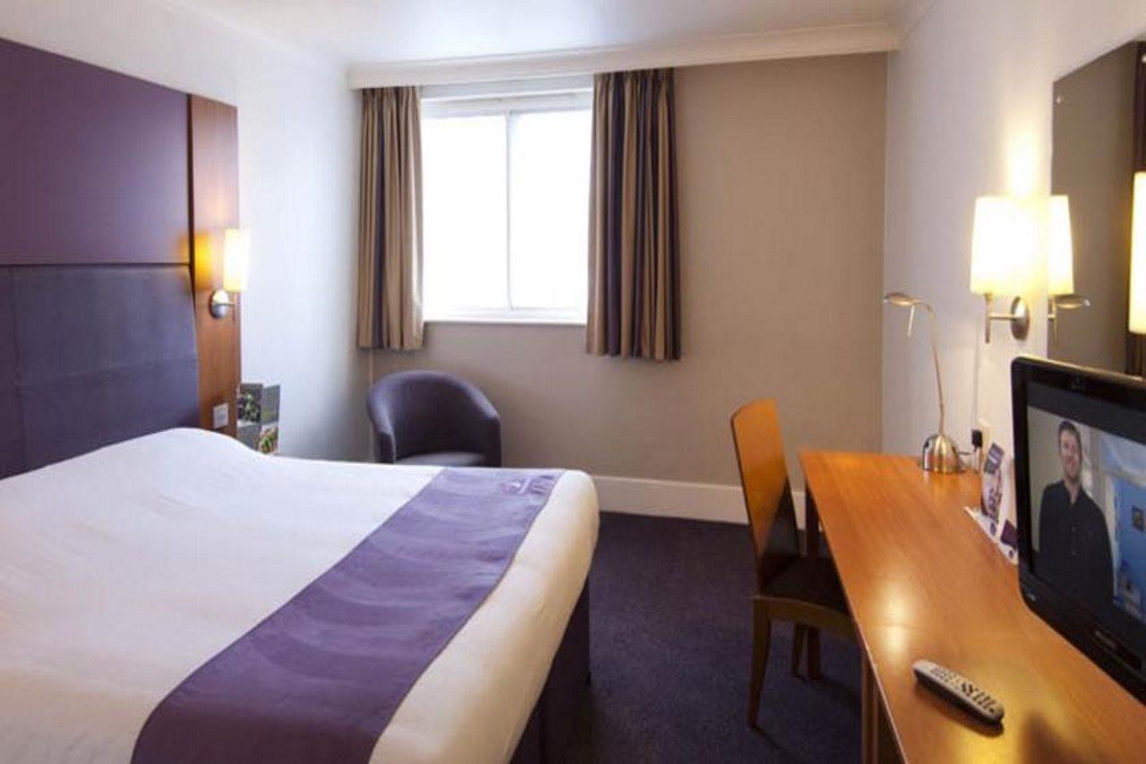 Premier Inn Glasgow Milngavie Bagian luar foto