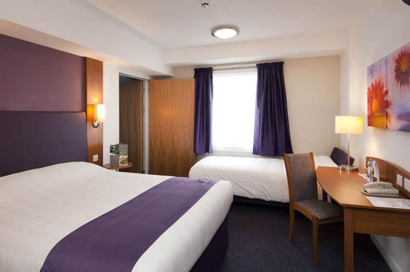 Premier Inn Glasgow Milngavie Bagian luar foto